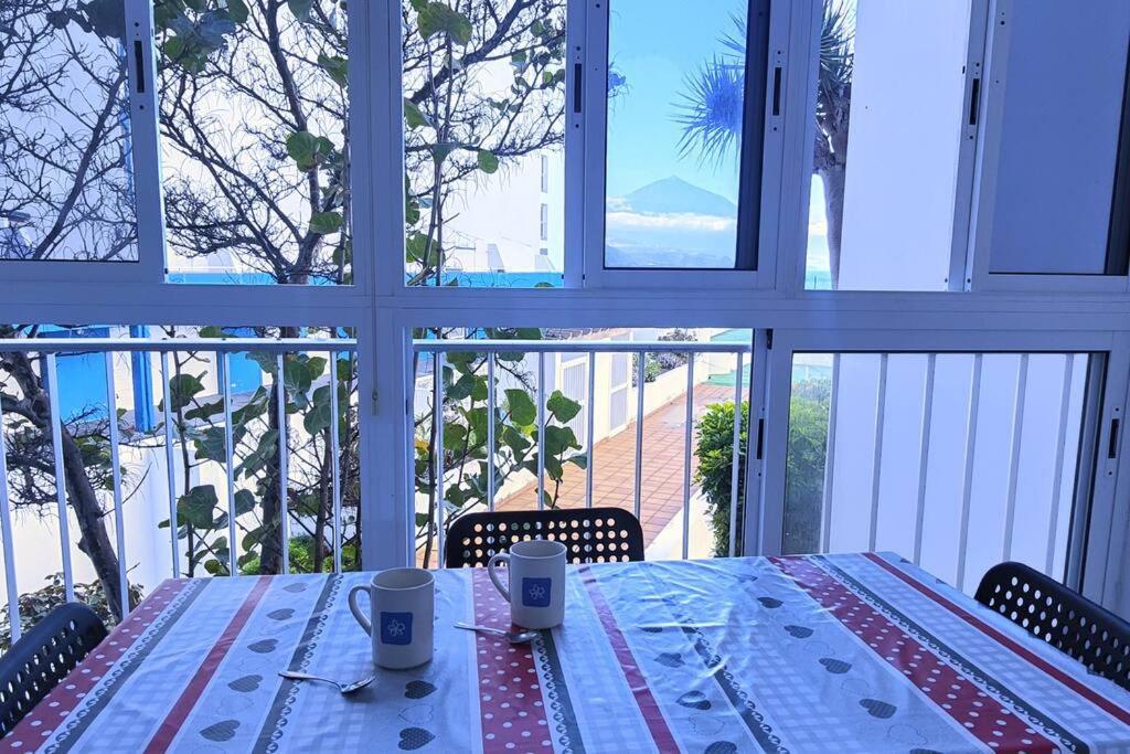 Cerca Del Mar En Mesa Del Mar *