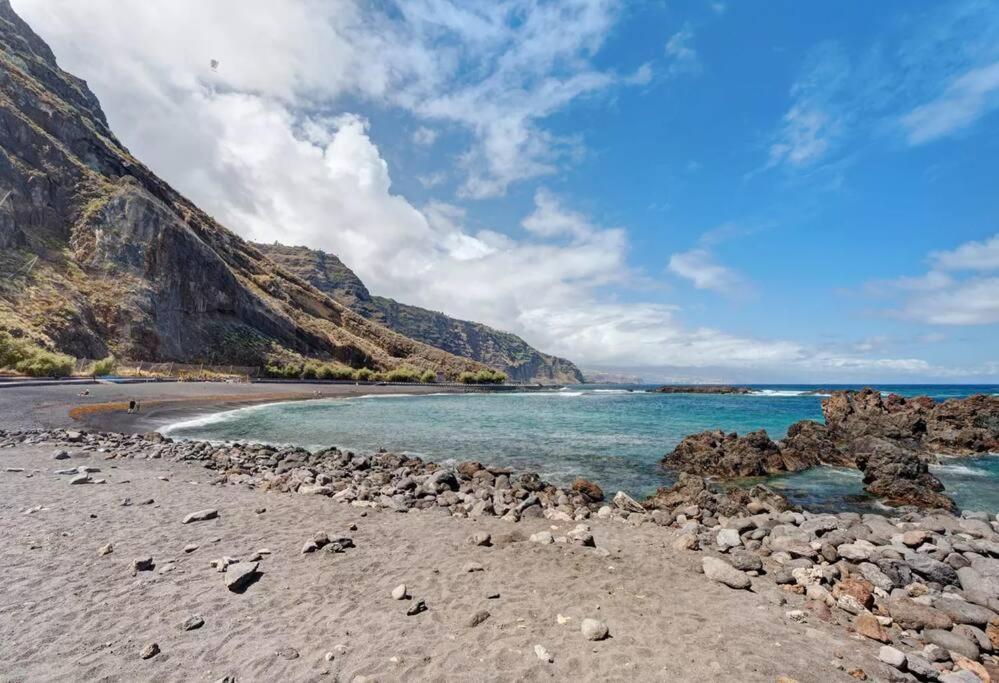 Cerca Del Mar En Mesa Del Mar Tacoronte